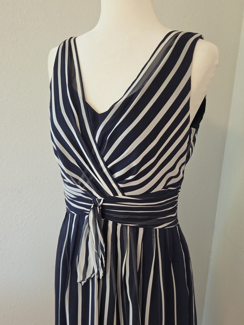Ann Taylor 100% Silk Navy and White Striped V-Neck Dress Women's 6 NWT - Picture 8 of 16